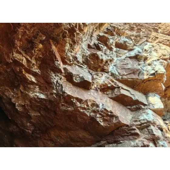 Integrated Mineral Processing-Metallurgy Test of Associated Oxide Ore